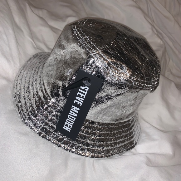 Steve Madden Other - Steve Madden metallic bucket hat